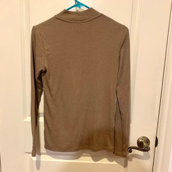 3/$15 Uniqlo Ribbed High Neck Long Sleeve Top in Brown / Tan - Picture 4 of 7